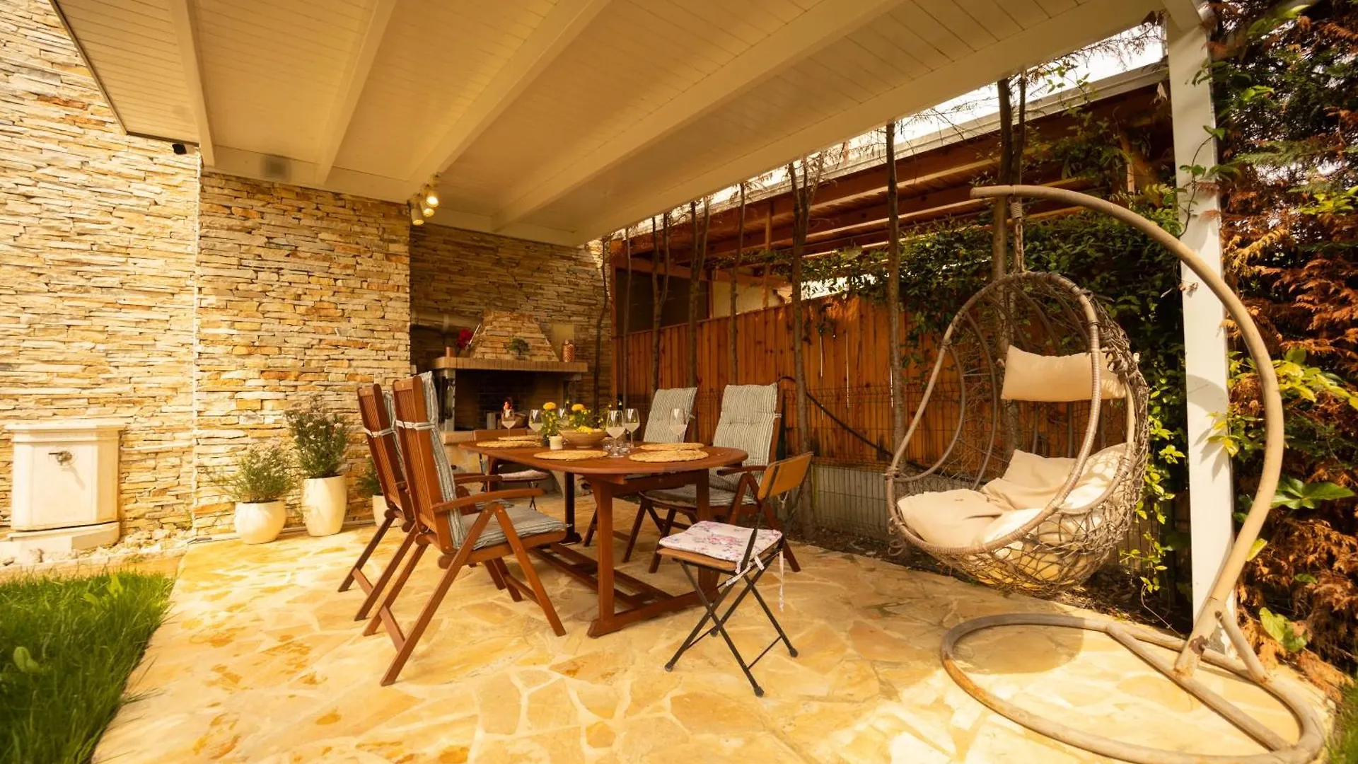 Ingrit Gjoni Villas Drac