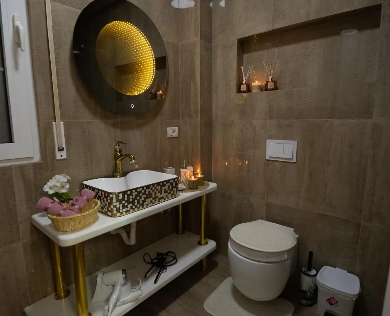 Ingrit Gjoni Villas Drac
