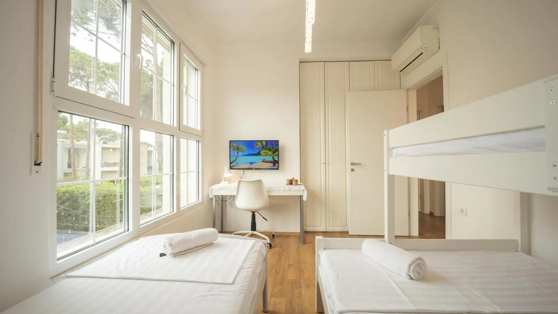 Ingrit Gjoni Villas Drac